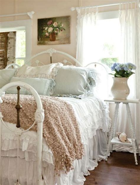 25 Delicate Shabby Chic Bedroom Decor Ideas Shelterness