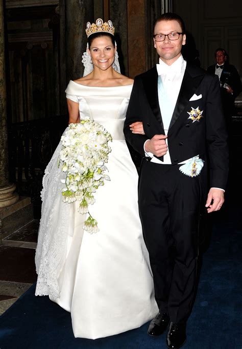 Swarovski hochzeitskleid preis swarovski hochzeitskleid. Ihre Hochzeitskleider werden ausgestellt: Victoria, Sofia ...