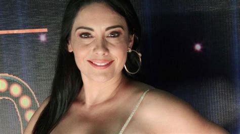 Sugey Ábrego Presume Selfie En Bikini Rosa Mexicano Tvnotas