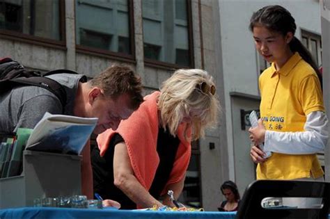 天安門 天安门 法輪功 李洪志 free tibet 劉曉波. 瑞士人：要儘快制止中共活摘器官罪行（圖） 【明慧網】