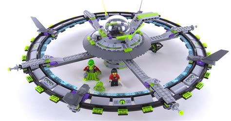 It is time to go on the offense and take the fight on to the alien motherships. LEGO Alien Conquest Mothership from 2011! set 7065