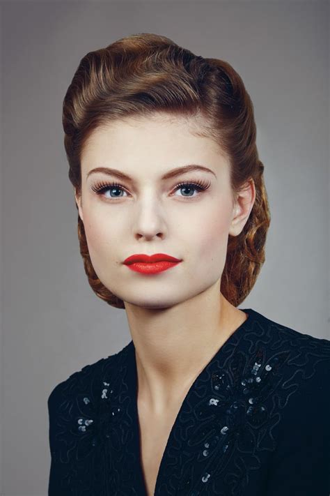 1950s women's fashion & hairstyles. 1940's Look | Vintage makeup looks, 1940s hairstyles ...