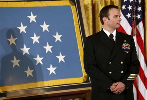 Medal Of Honor Navy Seal Receives Medal Of Honor Cbs News