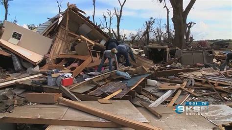 Victims of tornado recall moments before and after disaster struck