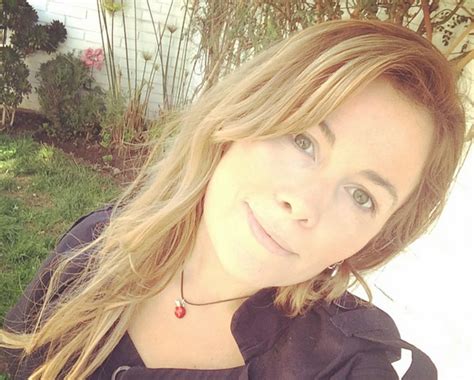 Esto, porque publicó una foto suya frente al espejo en sostenes y con una camisa de dormir, junto al texto. Cathy Barriga sorprende en Instagram con 'retro-foto' de ...