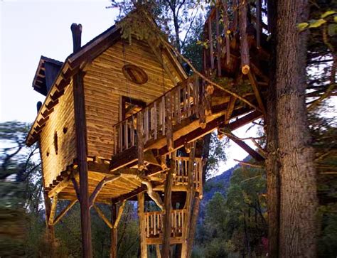 Relaxing treehouse getaway where you can disconnect from the everyday and take your vacation to a whole new height. Crystal Treehouse: A Rustic Loft Perched Above an Icy ...