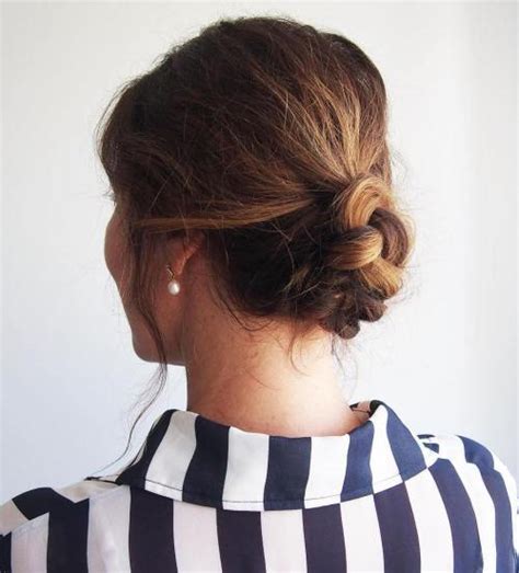 This easy hairstyle works best for those with medium hair. 20 Best Job Interview Hair Styles for Women