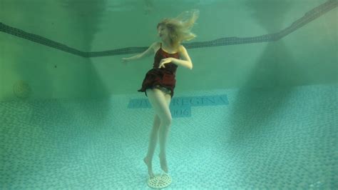 Mermaid Grace Dances Underwater Youtube
