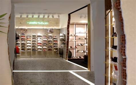 Desde 1954 defendiendo la cocina tradicional castellana. La cultura sneaker en Valencia llega con la tienda Legit ...
