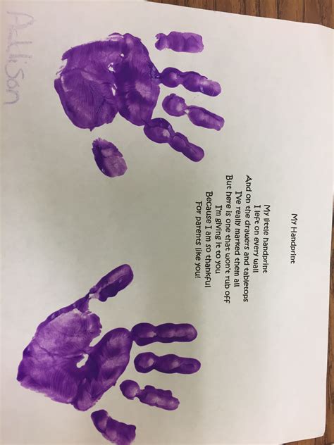 Plan a scavenger hunt…for information your class learned throughout the year! End of year preschool Handprints. Perfect for parent ...