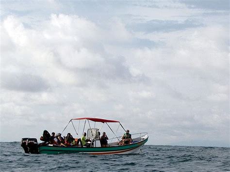 De Pesca En Bahía Solano Planes Turisticos Viaja Por Colombia