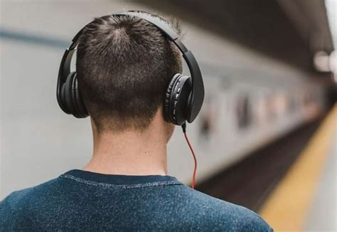 6 Best Closed Back Headphones Under 200