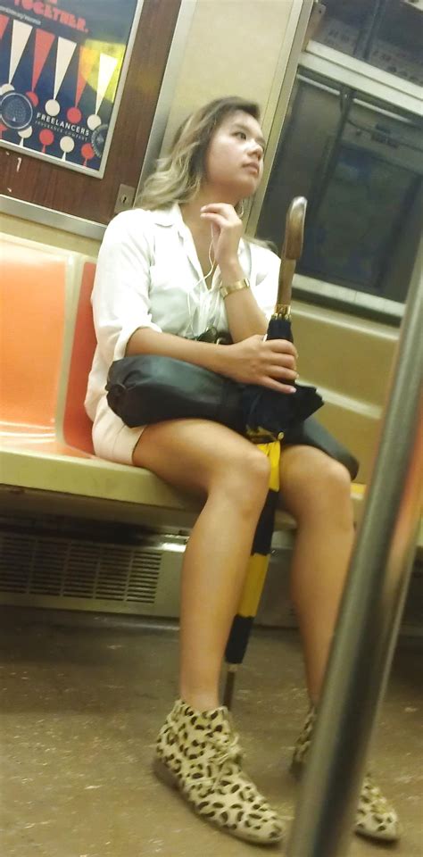 New York Subway Girls By Newyorksubwaygirls
