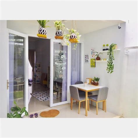 Kadang rumah mungil/sempit jadi halangan untuk berkreasi. Desain Rumah Unik Tipe 45: Meski Mungil, Ada Indoor Garden!