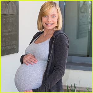 Jaime Pressly Displays Large Baby Bump While Pregnant With Twins