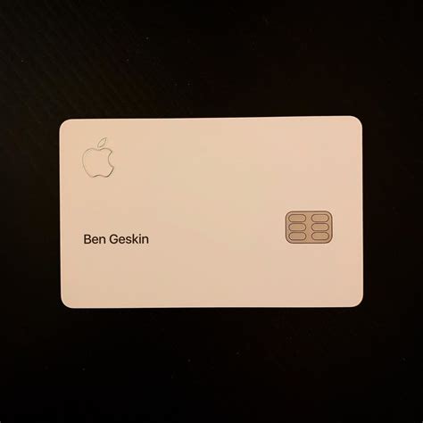 Apple card offers an apr between 13.24% and 24.24% based on your credit score, and all approved cardholders will be placed at the bottom of the interest tier they fall into, which will save everyone a little bit of interest. Photo des premières cartes de crédit Apple, avec leur ...