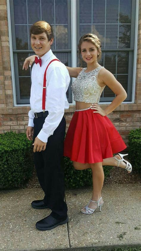 Pin By Tanya Whitehorn On Fotos Prom Photoshoot Homecoming Dance Pictures Homecoming Poses