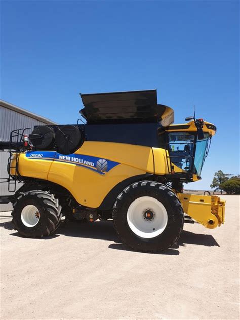 New Holland Cr1090 Headercombine Harvesters New Holland Vic