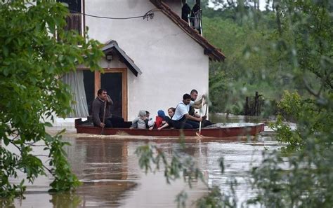 21 Photos Of The Worst Floods To Hit The Balkans In 120 Years Balkan Flood Hit