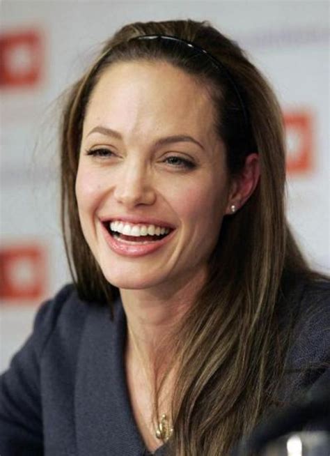 Beauty Alert Angelina Jolies No Makeup Photos Which Speak For Itself