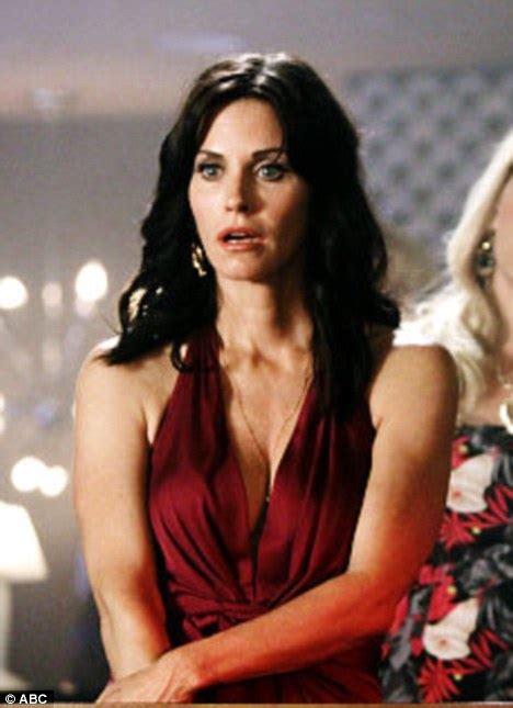 Courtney Cox Makes Directorial Debut On Her Hit Tv Show Cougar Town