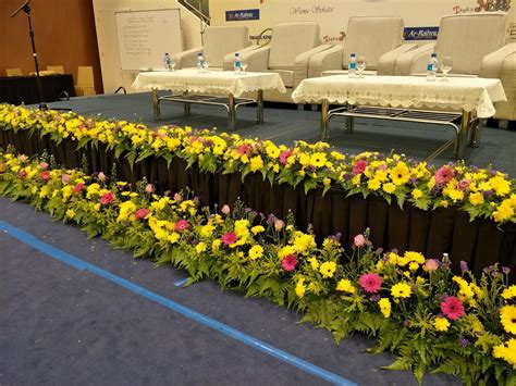 Jeritan itu mengejutkan lamunan cikgu zarina. PETALS2U FLORIST & GIFTS: HIASAN BUNGA PENTAS KORPORAT