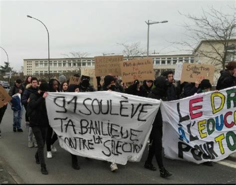 Massy Une fois encore, les élèves du Lycée Vilgénis se mobilisent