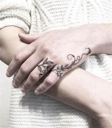 17 Ideas Discretas Para Adornar Tus Manos Con Tatuajes Tatuaje De La