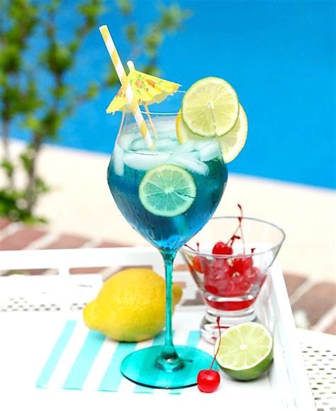 Find images of summer drink. Pretty Beach Summer Drinks that Capture the Flavor of Sun ...