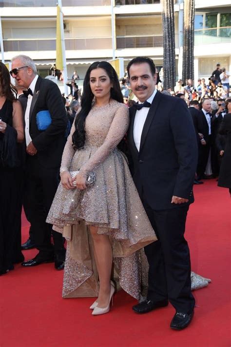 إن المهرة البحرينية هي ممثلة من البحرين واسمها فجر وليد ولدت يوم 30 يوليو 1991 م، وتبلغ من العمر 30 سنة، تزوجت من المنتج والممثل عادل. المهرة البحرينية برفقة زوجها عادل المسلم في مهرجان كان _مشاهير