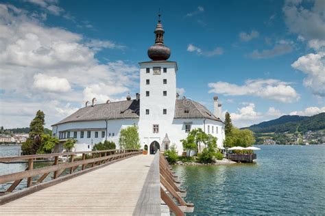 Castle On Traunsee Lake Stock Image Image Of Castle 42385965