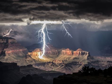 In Pictures Electrifying Photos Of Lightning Striking The Grand Canyon