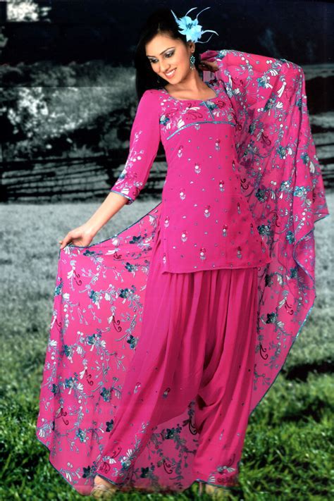 Beautiful Punjabi Girl In Salwar Suit Fashionable Punjabi Dupatta