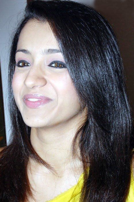 Trisha Krishnan With Sweet Smile Pic Most Popular And Hottest Babe