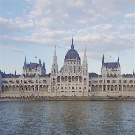 En dat is niet zo gek, aangezien de stad ruim 100 thermale baden heeft. 25 feitjes over Boedapest (en Hongarije) • Doen in ...