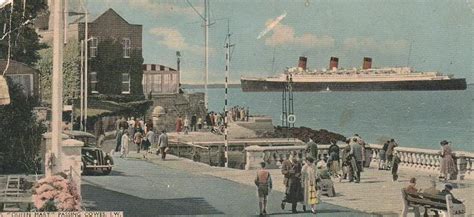 Cowes Isle Of Wight The Old Queen Mary Going Through The Solent On