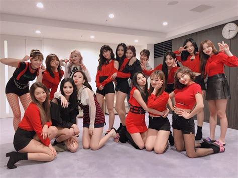 Twice Pose With Their Beautiful Backup Dancers Kpop News