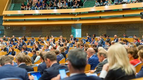 De tweede kamer is de volksvertegenwoordiging die vraagstukken in al hun complexiteit kan groenlinks wil dit probleem oplossen door flexibel werk duurder te maken dan vast en een tweede. Live stream Tweede Kamer der Staten-Generaal - YouTube