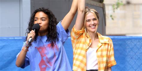 Zoey Deutch Continues Filming Not Okay With Mia Isaac In Nyc Mia Isaac Zoey Deutch Just