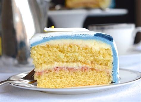 A Delicious Light Vanilla Sponge Birthday Cake Recipe Quick And