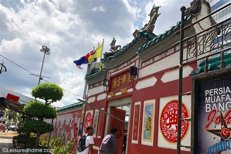 Buddhism has been practiced where you stand the same way. Johor Bahru Old Chinese Temple - Malaysia - Leisure and Me