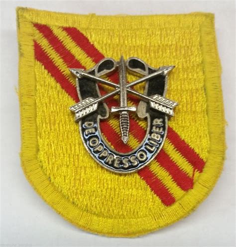 Vietnam 1st Special Forces Group Provisional Beret Flash And Crest Di