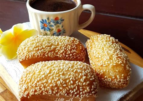 Roti sobek punya tekstur bantet, empuk, bulat, dan lembut saat dimakan. Resep Roti Bantal a.k.a Roti Goreng Empuk Renyah 🤩 oleh ...