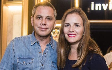 Ignacio briones (evópoli), mario desbordes (rn), joaquín lavín (udi) y sebastián sichel (ind) mostraron sus ideas de cara a la primaria del próximo 18 de julio. Organizadora del matrimonio de José Miguel Viñuela entregó ...