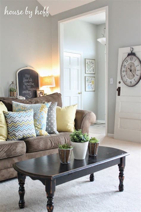 Other good combinations include grey and brown, grey and blue, green, purple, and orange.the key to making that one other color pop, is to remove other colors from the. Best 25+ Gray living room walls brown couch ideas on ...