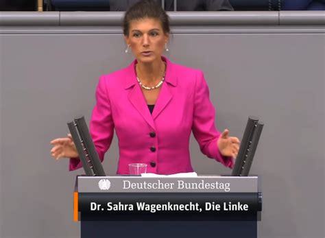 Weiter begründen sie den ausschluss damit, dass die linke in nrw seit wagenknechts kür zur spitzenkandidatin 30 prozent. Sozialistin Sarah Wagenknecht: Angela Merkel hat unser ...