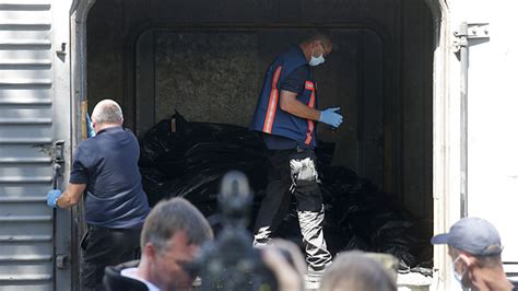 Dutch Experts Check Train With Bodies Of Mh17 Victims In E