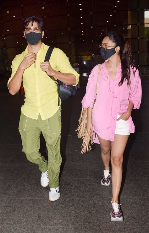 Sidharth Malhotra And Kiara Advani Clicked Together At Mumbai Airport