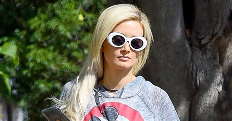 Holly Madison Steps Out Without Wedding Ring After Divorce News