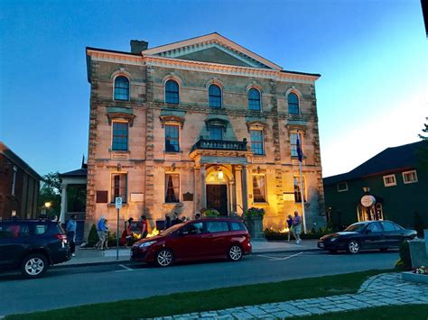 Niagara on the Lake Old Courthouse and City Hall - Landmarks